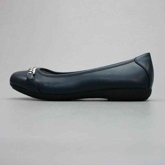 Cliffs Ladies 10 Wide White Mountain Charmed Navy Blue Ballet Flats Shoes Loafer - Picture 3 of 11